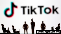 Angajații Camerei Deputaților nu vor mai avea acces la TikTok din rețeaua internă a instituției. Fotografie generică.