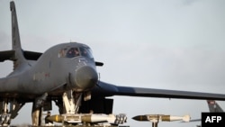 Бомбардер Б-1 на американските воздухопловни сили во РАФ Ферфорд во југозападна Англија, една од трите бази што Велика Британија им дозволи на американските сили да ги користат за „одредени одбранбени операции“, 11 март 2026 година