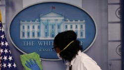 Dezinfekcija press sale u Beloj kući, Vašington, april 2020.