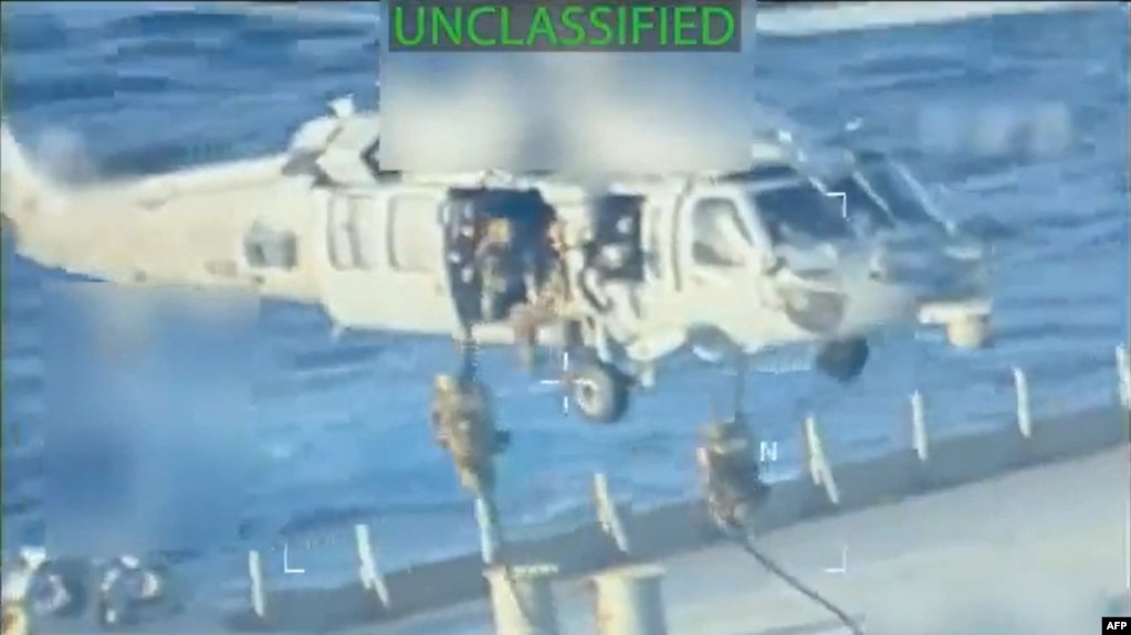 ورود نیروهای آمریکایی به یک نفتکش ونزوئلایی برای توقیف محمولۀ آن