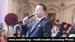 Uzbekistan - Russian singer Iosif Kobzon is singing in the wedding party of Uzbek criminal authority's granddaughter, 27 April 2014.