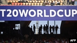 د هند او نیو زیلینډ ترمینځ د کرکټ پای لوبه د احمد اباد په نریندرا مودي لوبغالي کې ترسره کېږي - د فبرورۍ ۲۶مې انځور 