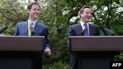 Nick Clegg dhe David Cameron