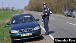 Співробітник ДАІ на місці аварії, ілюстраційне фото 