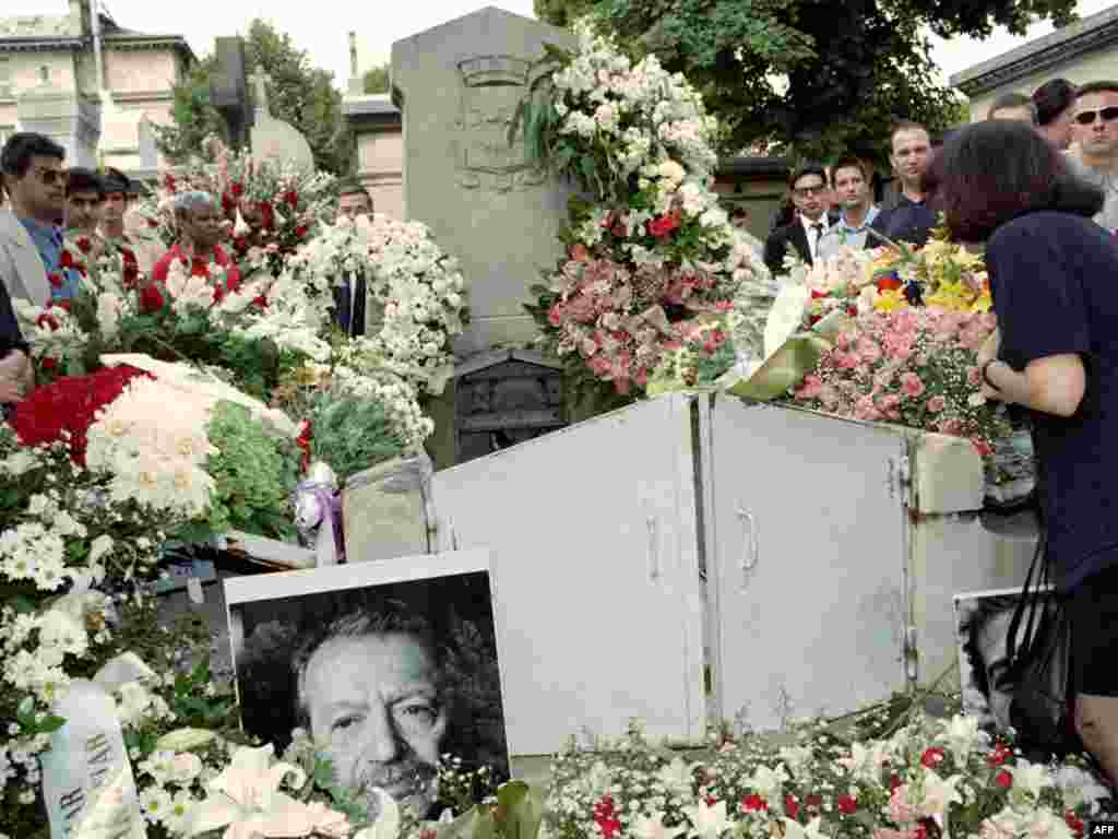 مقبره شاپور بختیار در گورستان مونپارناس پاریس