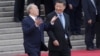Қазақстан президенті Нұрсұлтан Назарбаев (ортада) пен Қытай басшысы Си Цзиньпин Пекиндегі қабылдау кезінде. 7 маусым 2018 жыл