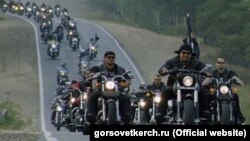 Orsýetiň “Gijeki möjekler” atly motor klubunyň agzalary
