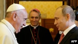 Папа римский Франциск и президент России Владимир Путин