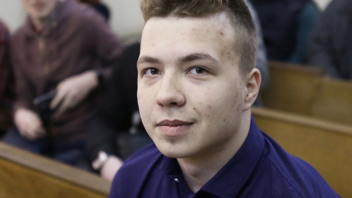 Білорусь: адвокату вперше дозволили побачитися з Протасевичем - Vimarsana News