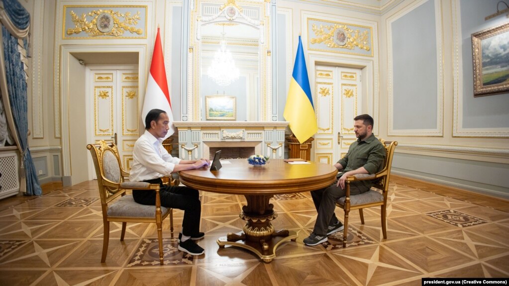 За день до зустрічі з Путіним Джоко Відодо побував у Києві, де провів переговори з Володимиром Зеленським
