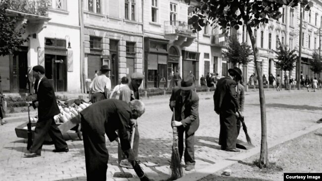 România - evrei scoși la muncă forțată, Cernăuți