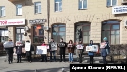 Акция протеста против закона о "вольерной охоте" в Омске 