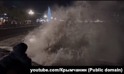 Шторм на Чорному морі в Ялті у січні 2026 року