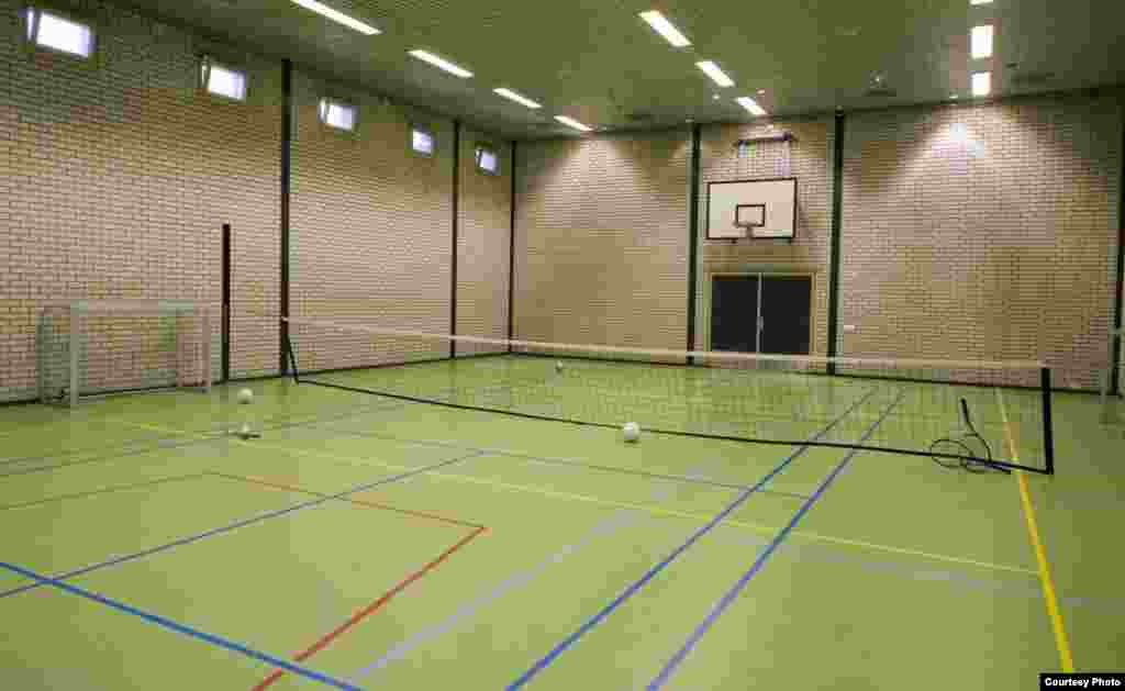 Спортска сала во затворот во Хаг