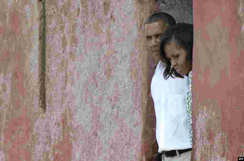 Senegal - Američki predsjednik Obama sa suprugom Michelle obišao je nekadašnju kuću robova, 27. juni 2013. Foto: AFP / Jim Watson