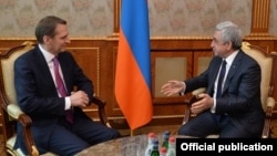 Armenia - President Serzh Sarkisian (R) meets with Sergei Naryshkin, the head of Russia’s Foreign Intelligence Service, in Yerevan, 19 February 2018. 