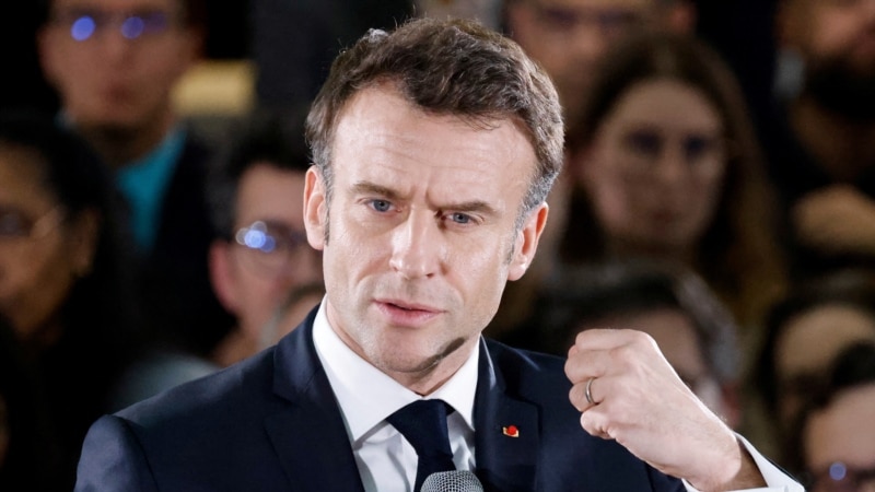 Macron nënshkruan ligjin për reformën në pensione, pavarësisht protestave