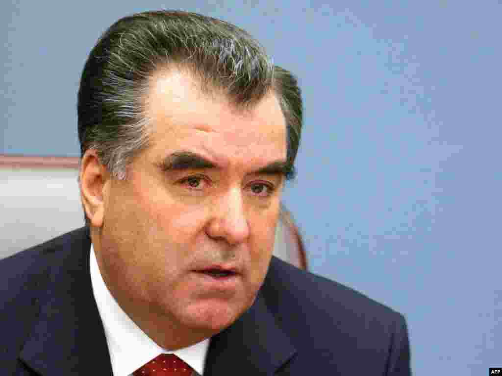 Lithuania -- Tajik President Emomali Rakhmon a press conference in Vilnius, 12Feb2009 - LITHUANIA, Vilnius : Tajik President Emomali Rakhmon gives a press conference on February 12, 2009 during an official welcoming ceremony in Vilnius, where he was met by his Lithuanian counterpart