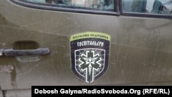 «Госпітальєри» започаткувала волонтерка Яна Зінкевич у 2014 році, він активно функціонує в зоні бойових дій і допомагає пораненим військовим