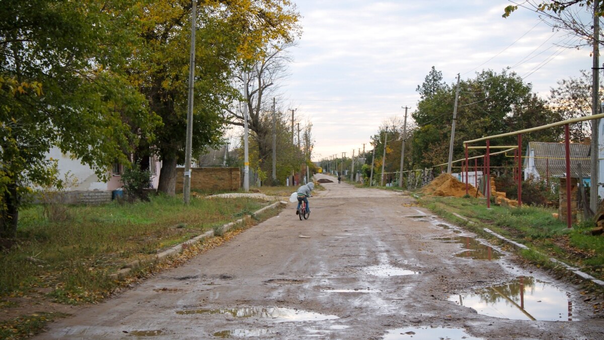 Село сильнее. Село крайнее Сакский район. Село крайнее Крым.