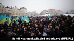 Тисячі людей зібралися на Софійській площі
