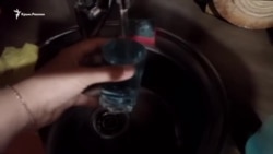 В Севастополе из кранов полилась синяя вода (видео)