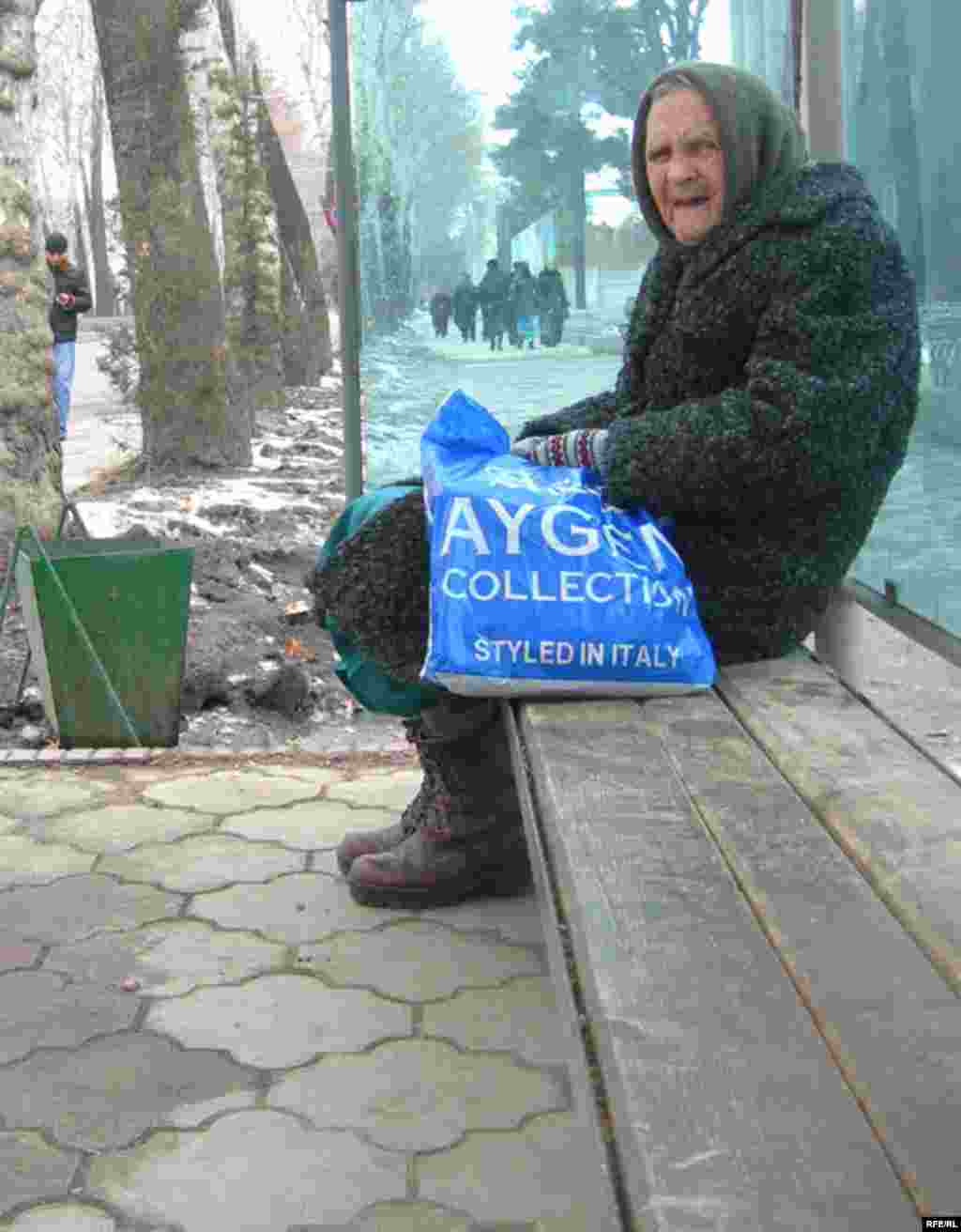 Зимистон. Дар истгоҳ.