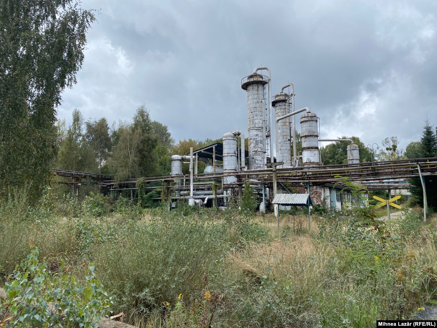 Kullat për distilim në Kompleksin Kimik Viktoria.
