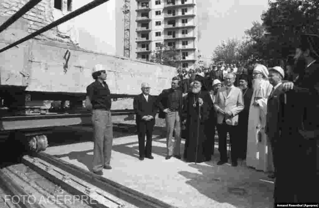 Eugeniu Iordachescu and religious leaders supervising the relocation of Olari Orthodox Church in 1982.