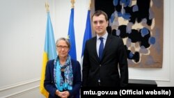 Намінаваная на пасаду прэм'ер-міністра Элізабэт Борн на сустрэчы зь міністрам транспарту Ўкраіны Ўладзімірам Амяльянам у сьнежні 2018 году