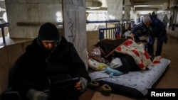 რუსეთის მასირებული შეტევის გამო კიეველებმა თავი ისევ მეტროს შეაფარეს. 2026 წლის 3 თებერვალი