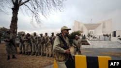 Paramilitary soldiers stand guard outside the Supreme Court building in Islamabad (file photo).