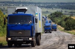 Колонна с гуманитарной помощью, направляющаяся на восток Украины