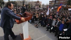 Armenia - Businessman Gagik Tsarukian holds an election campaign rally in Aparan, 13Mar2017.