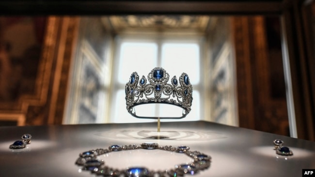 Disa nga bizhuteritë e vjedhura nga Muzeu i Luvrit.