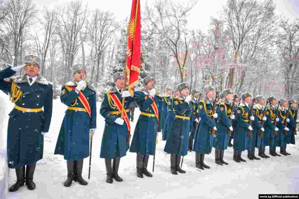 1989-жылдын 15-февралында өзбек-ооган чек арасындагы &quot;Термез&quot; посту аркылуу Ооганстандан Совет аскерлери чыгарылып бүткөн.