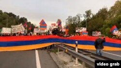 Французские армяне перекрывают автомагистраль Франция-Испания, требуя признания независимости Карабаха, октябрь 2020 г.