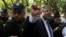 Itamar Ben Gvir, ministrul israelian al securității naționale, gesticulând la scena unui atac cu cuțitul în Israel, în august 2024.