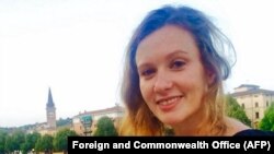 جسد ربکا دیکز در حالی پیدا شد که با طناب به دار آویخته شده بود.