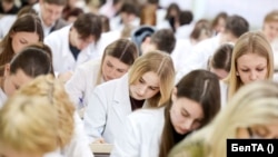 Дыктоўка ў Горадзенскім дзяржаўным мэдычным унівэрсытэце, фота БелТА