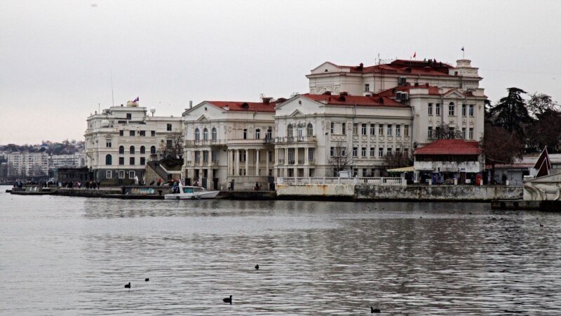 Прокуратура обязала Севастопольский морской порт навести порядок в Артбухте