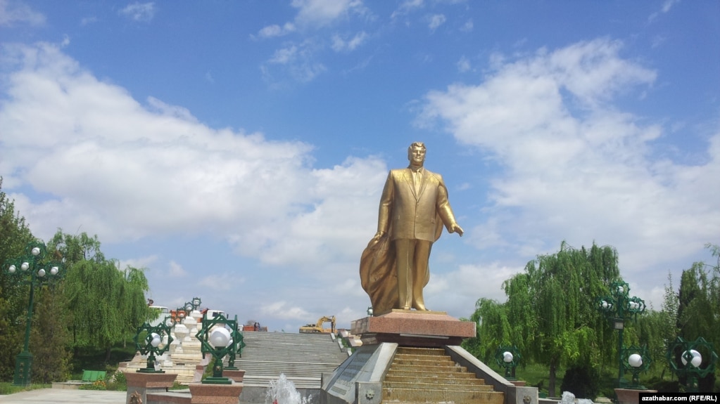 В Туркменистане открыли музей первого президента Сапармурада Ниязова