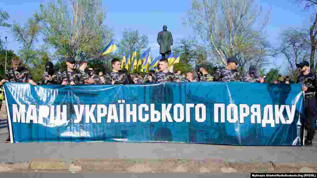 Як і минулого року, &laquo;Марш українського порядку&raquo; стартував від пам&#39;ятника Тарасу Шевченку в центрі Одеси