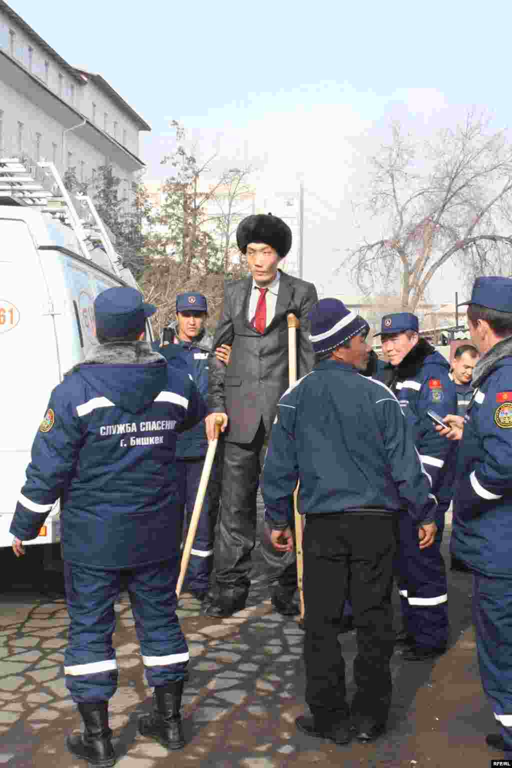 Жеңишбектин боюнун узундугу 2 метр 36 сантиметр.
