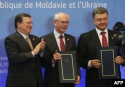 Петр Порошенко (справа) и европейские руководители