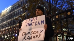 Пикет в поддержку политического заключенного, общественного активиста Ильдара Дадина. Москва, 1 ноября 2016 года