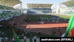 Oýnuň geçirilmeli stadionynda diňe repetesiýa geçirilip, oýnuň näme üçin ýatyrylandygy barada tomaşaçylara düşündiriş hem berilmedi. 20-nji sentýabr, 2012.