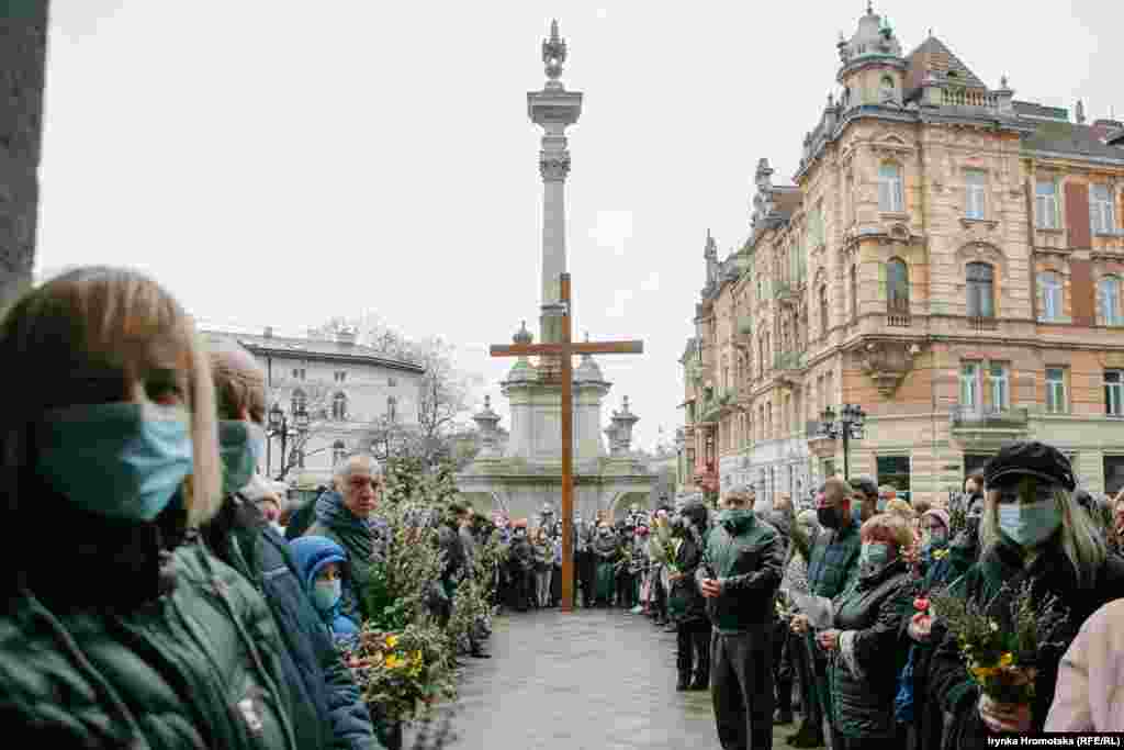 Прихожани церкви святого Андрія у Львові очікують на посвячення верби