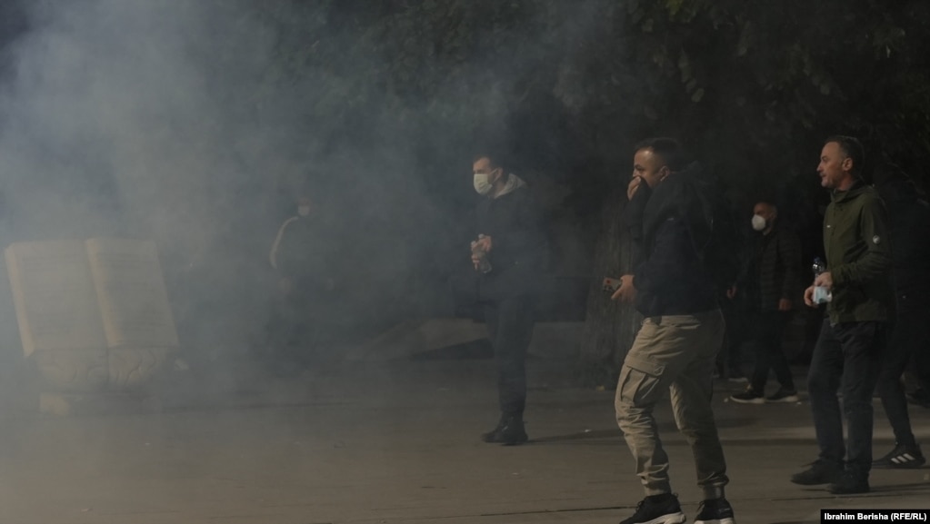 Protestuesit kërkonin miratimin përfundimtar të ndryshimeve në Ligjin për Gjykatën Speciale.
