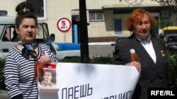 (архівна фотографія) Пікет Народного фронту "Севастополь-Крим-Росія" у Севастополі, 6 травня 2010 року